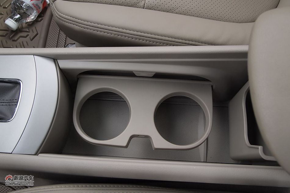 东风风神A60座椅空间