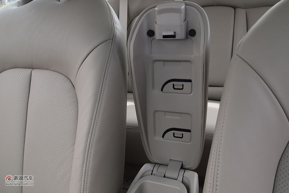 东风风神A60座椅空间