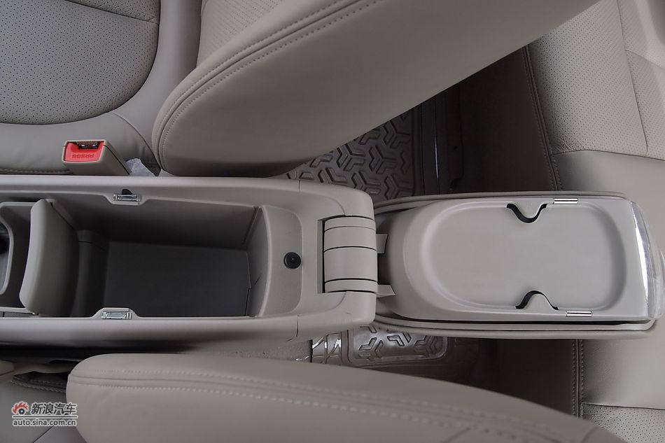 东风风神A60座椅空间