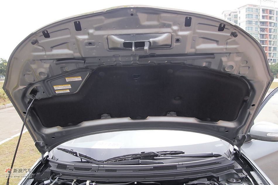 东风风神A60引擎舱