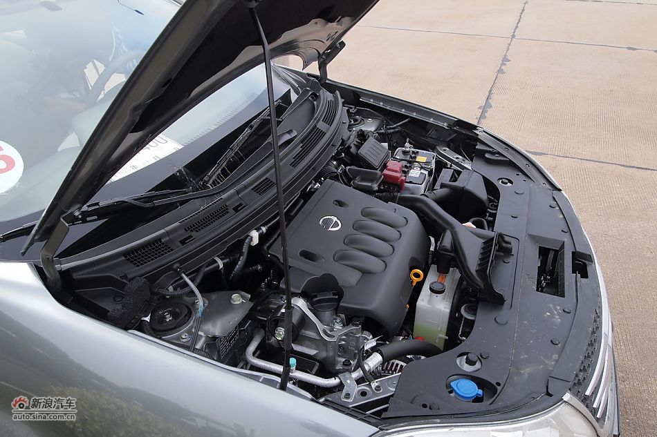 东风风神A60引擎舱