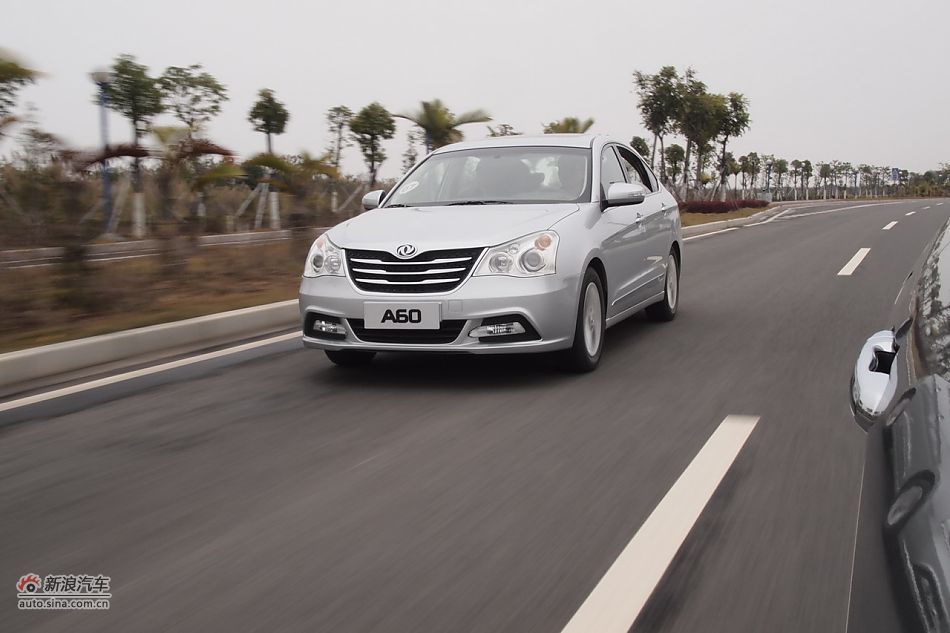 东风风神A60试车