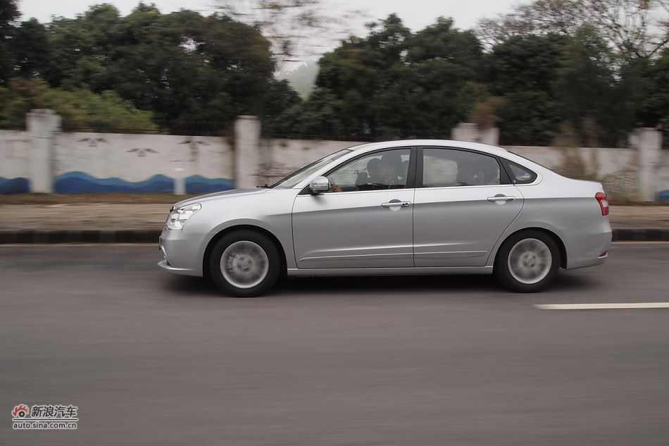 东风风神A60试车