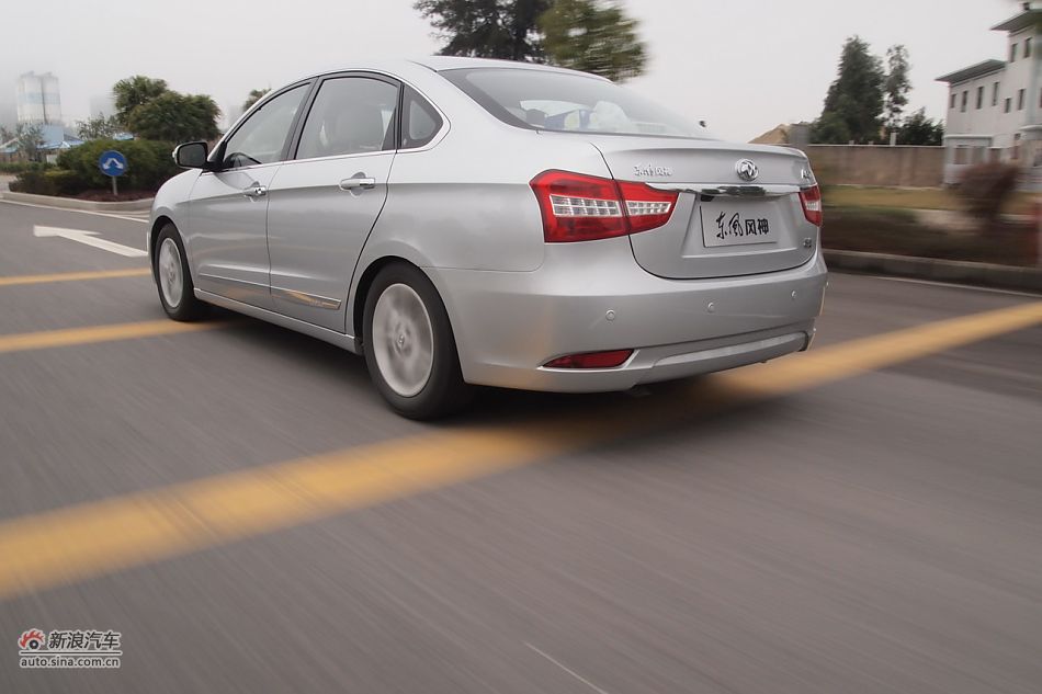 东风风神A60试车