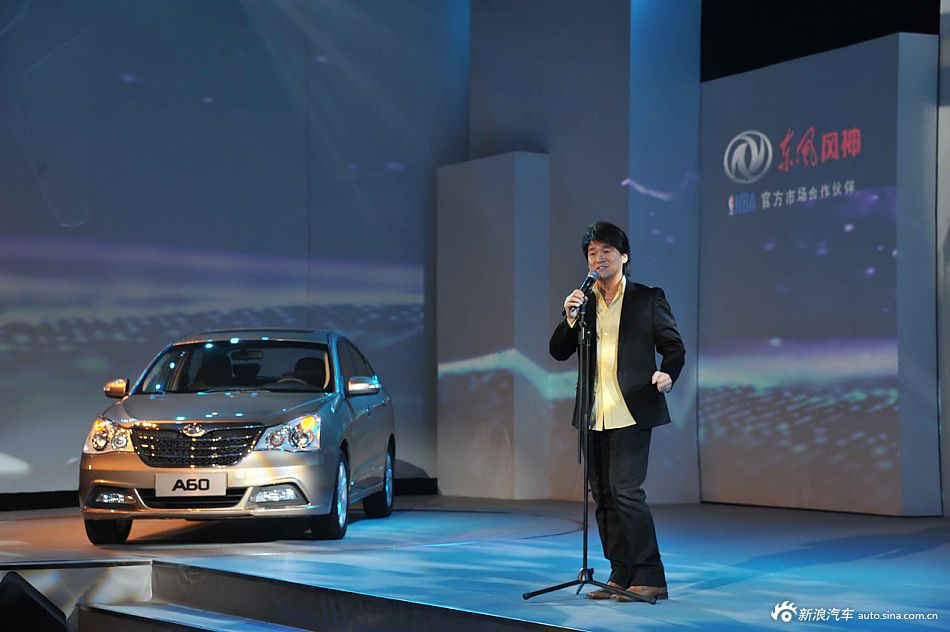 著名音乐人周华健与东风风神A60