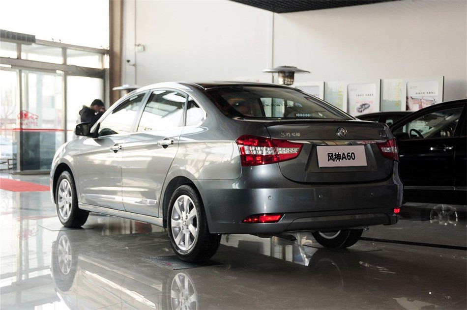 2012款东风风神A60 2.0L CVT尊贵型