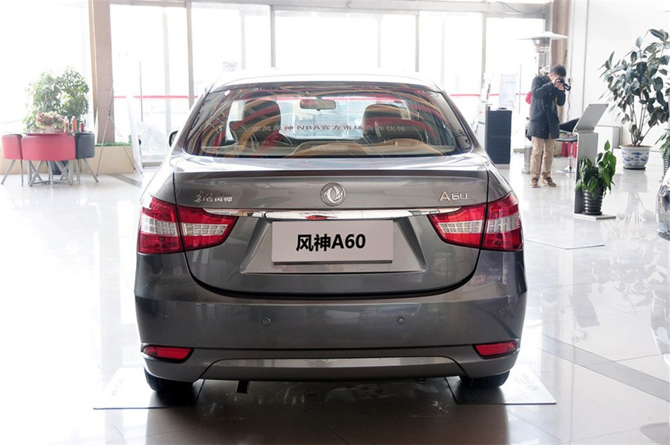 2012款东风风神A60 2.0L CVT尊贵型