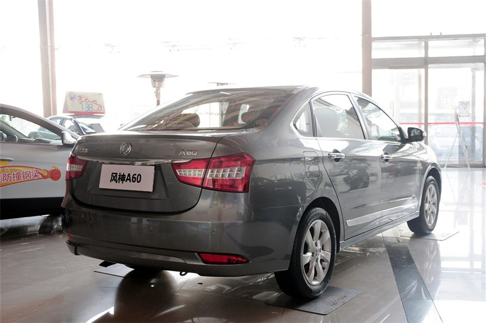2012款东风风神A60 2.0L CVT尊贵型