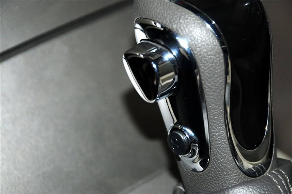 2012款东风风神A60 2.0L CVT尊贵型