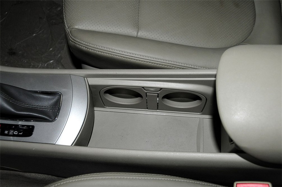 2012款东风风神A60 2.0L CVT尊贵型