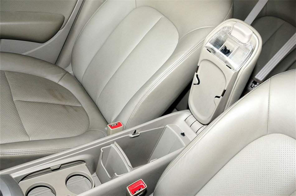 2012款东风风神A60 2.0L CVT尊贵型