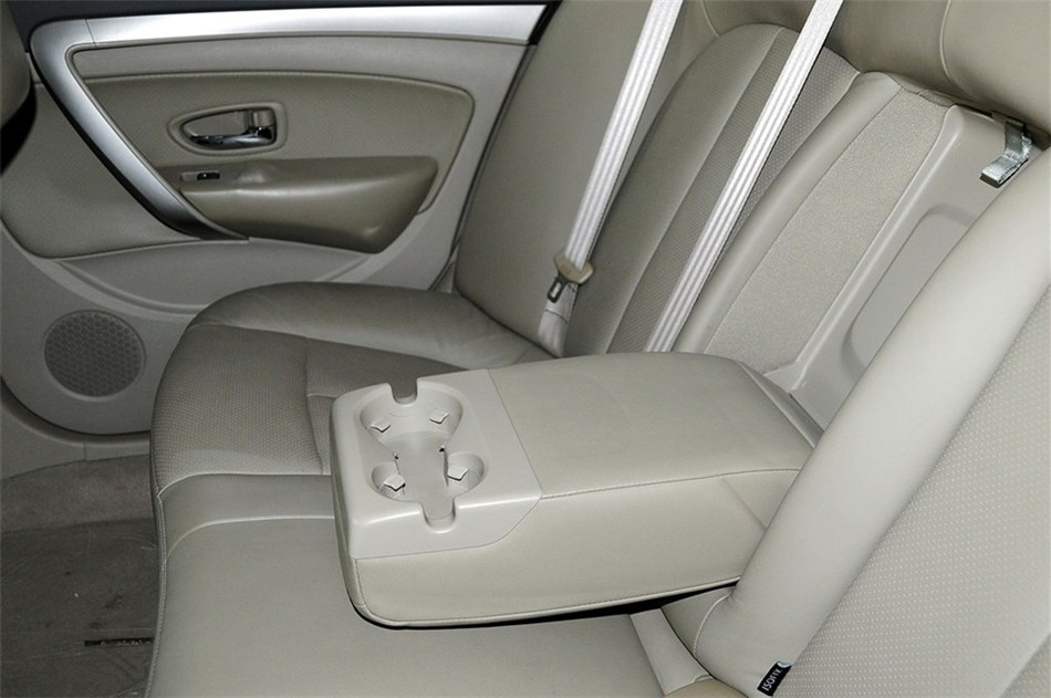 2012款东风风神A60 2.0L CVT尊贵型