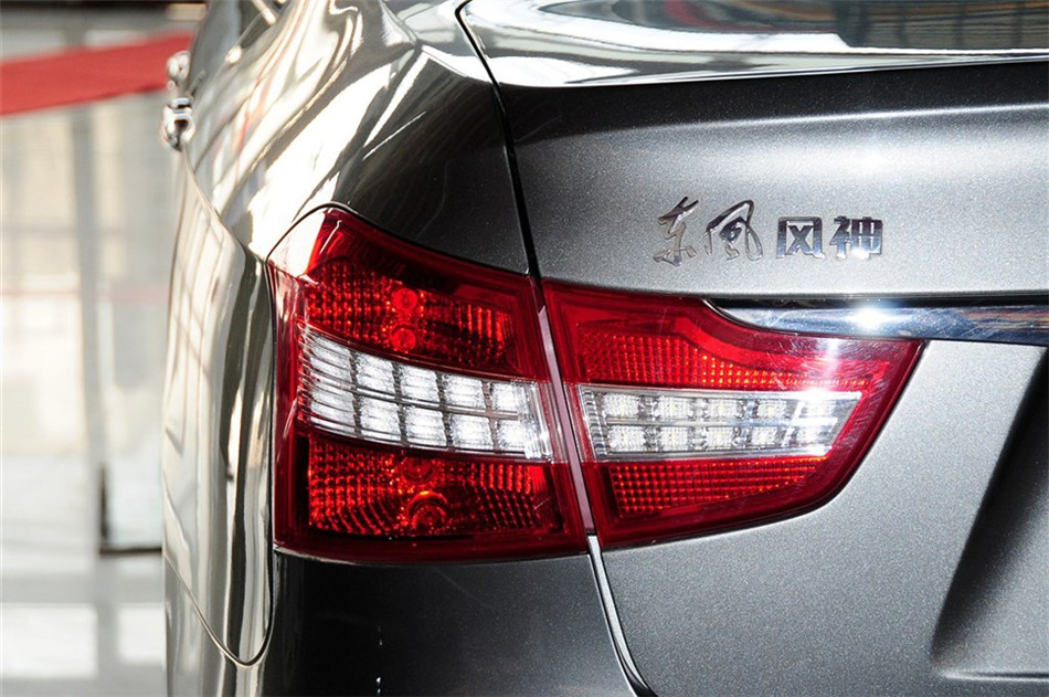 2012款东风风神A60 2.0L CVT尊贵型