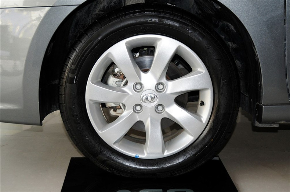 2012款东风风神A60 2.0L CVT尊贵型