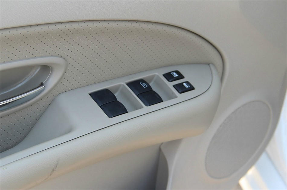 2014款 1.6L MT 豪华型