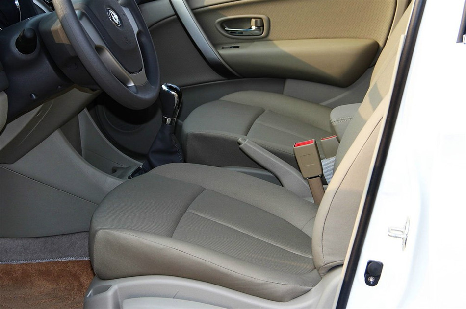 2014款 1.6L MT 豪华型