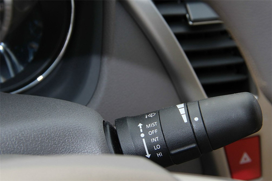 2014款 1.6L MT 豪华型