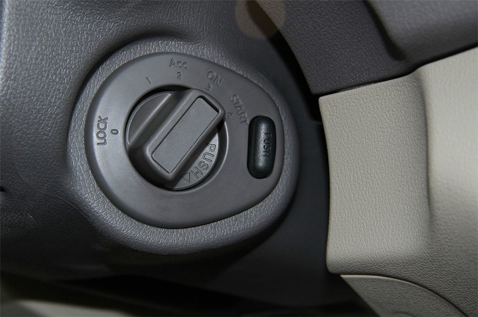 2014款 1.6L MT 豪华型