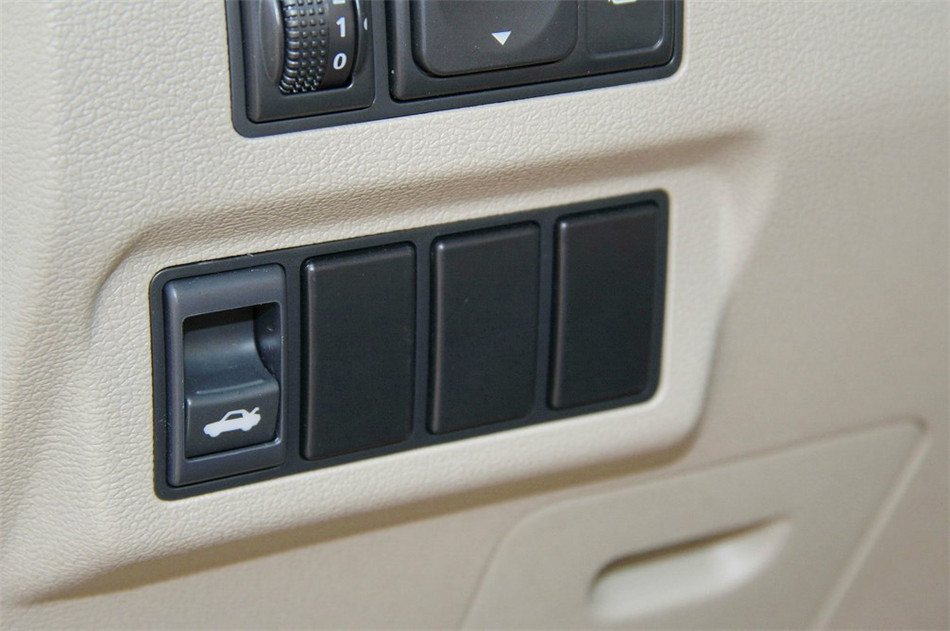 2014款 1.6L MT 豪华型