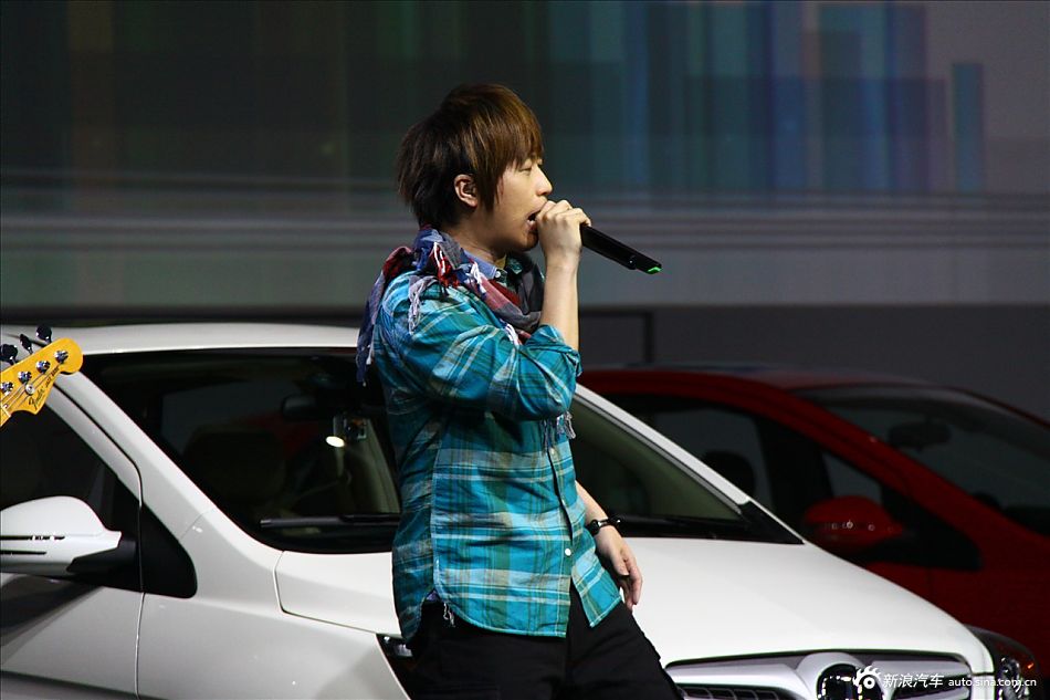 五月天主唱阿信