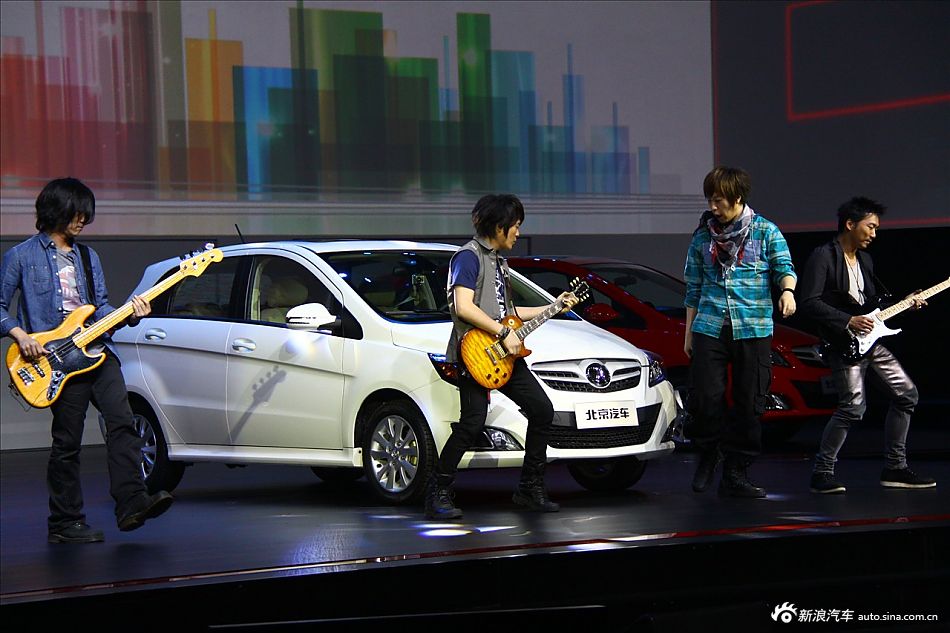 北京汽车E系列上市现场 五月天助唱