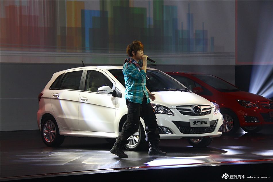 北京汽车E系列上市现场 五月天助唱