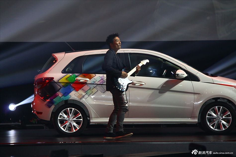 北京汽车E系列上市现场 五月天助唱