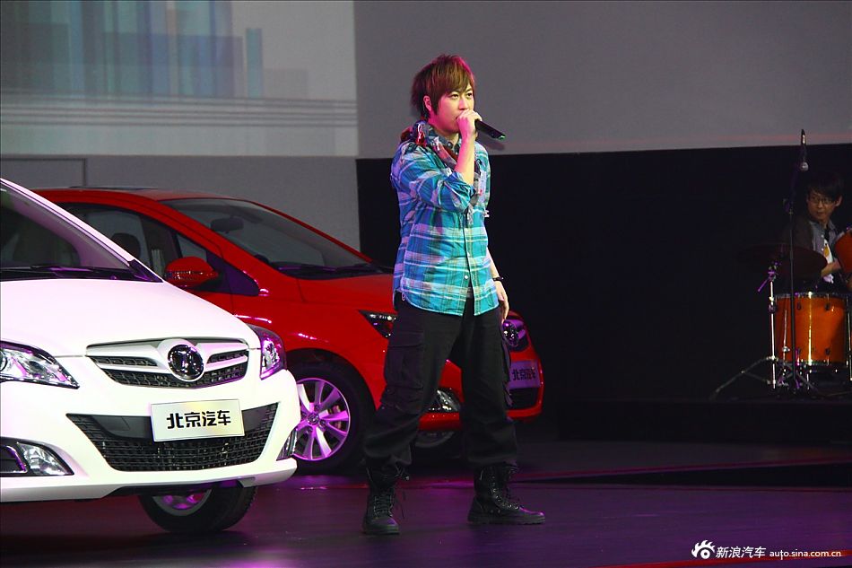 北京汽车E系列上市现场 五月天助唱