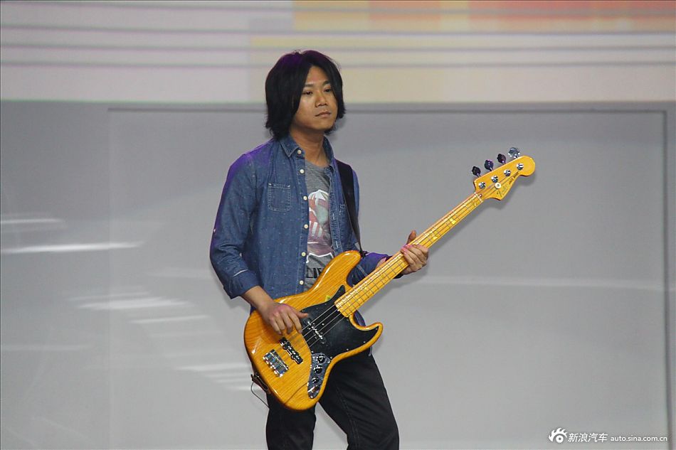 北京汽车E系列上市现场 五月天助唱