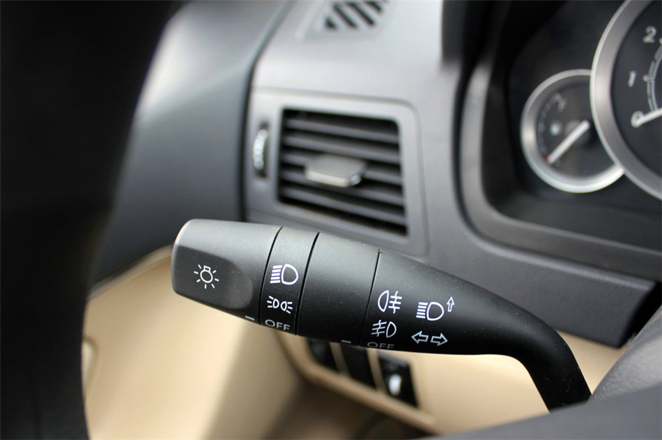 2013款北京汽车E系列1.3L手动乐天版三厢