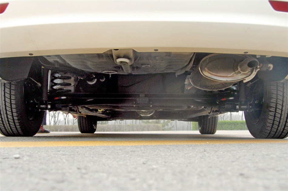 2013款北京汽车E系列1.3L手动乐天版三厢