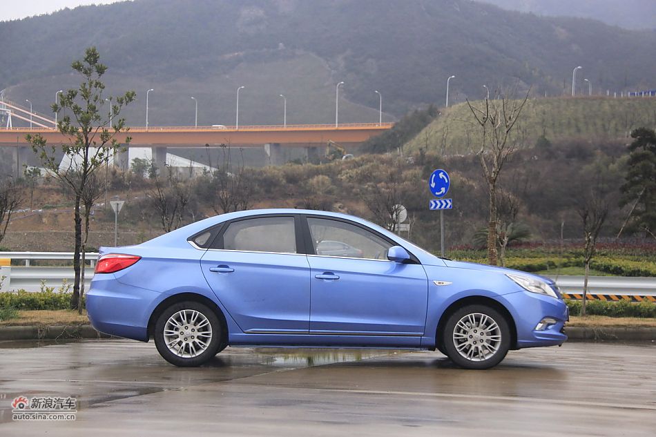 长安逸动1.6L手动挡