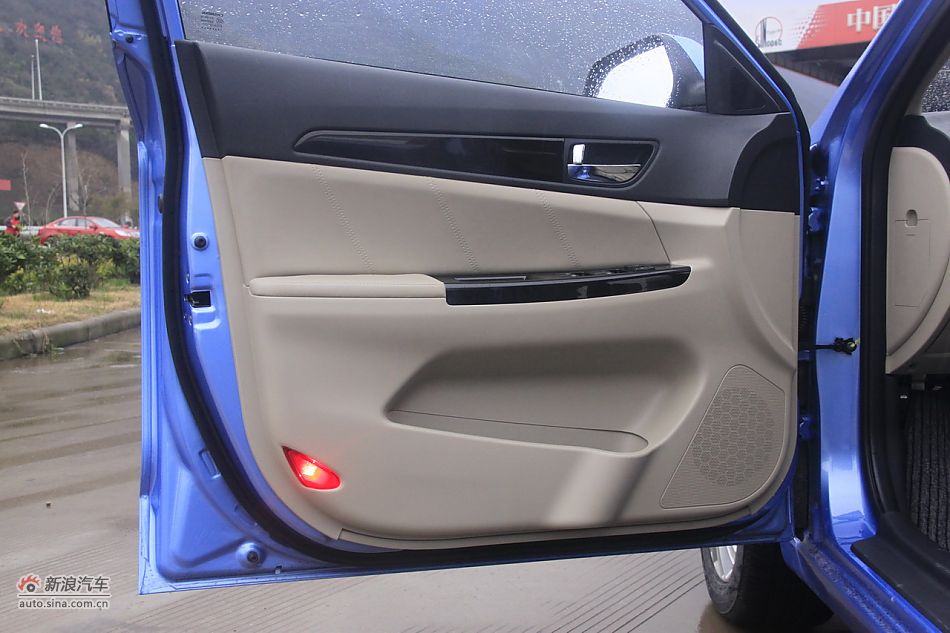 长安逸动1.6L手动挡