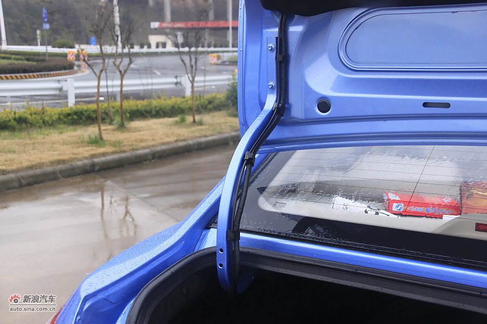 长安逸动1.6L手动挡