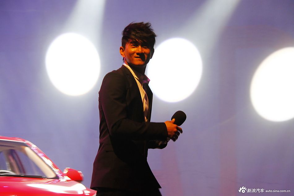 长安逸动上市现场吴奇隆助阵