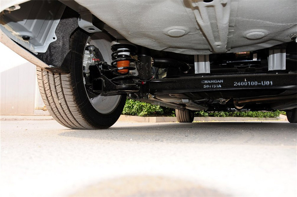 2013款1.6L 手动豪华型 京V 引擎底盘