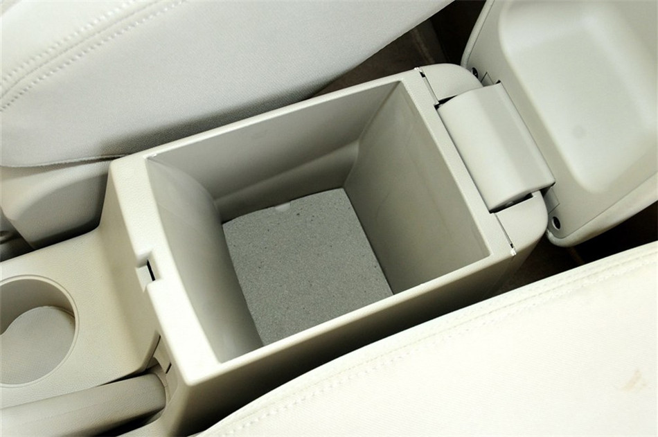 2012款 1.6L MT 舒雅型 座椅空间