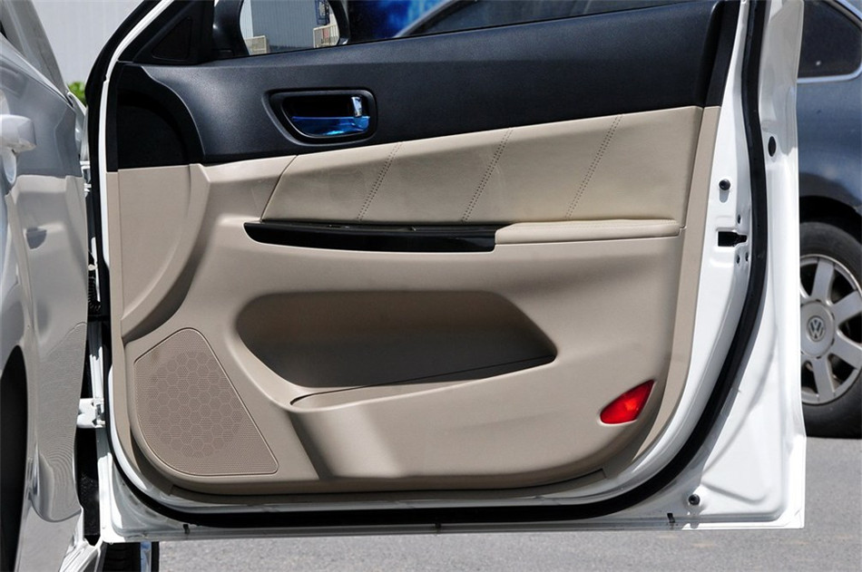 2012款 1.6L MT 舒雅型 座椅空间