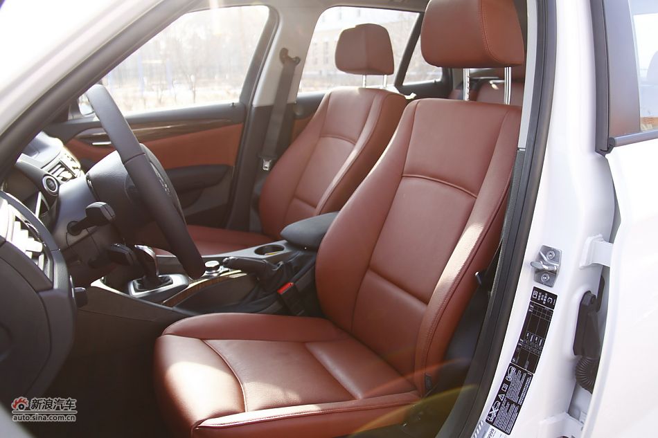 华晨宝马X1座椅空间