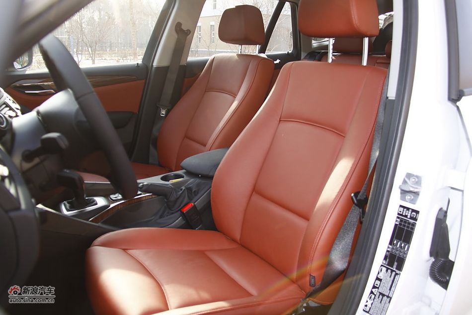 华晨宝马X1座椅空间
