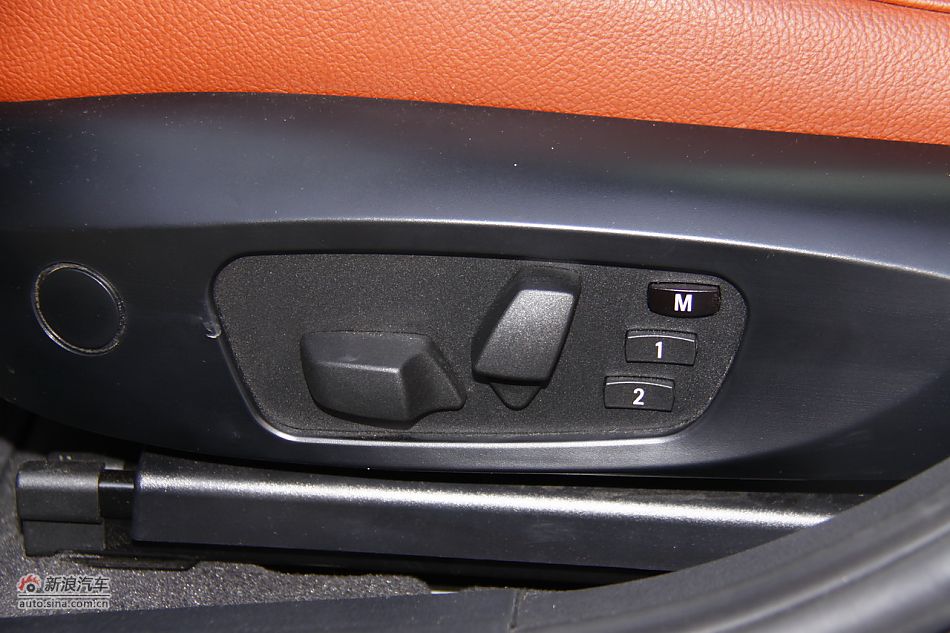 华晨宝马X1座椅空间