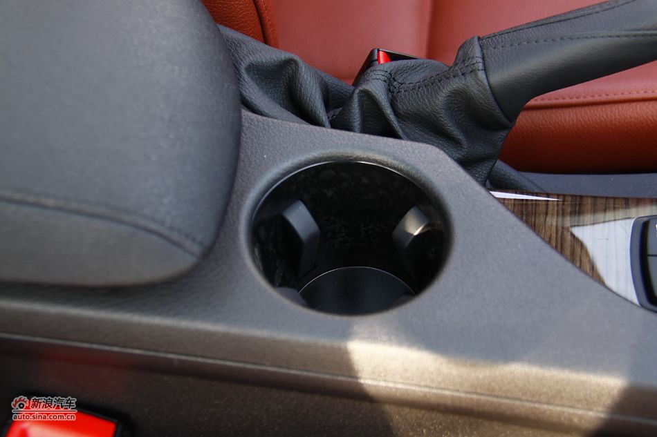 华晨宝马X1座椅空间