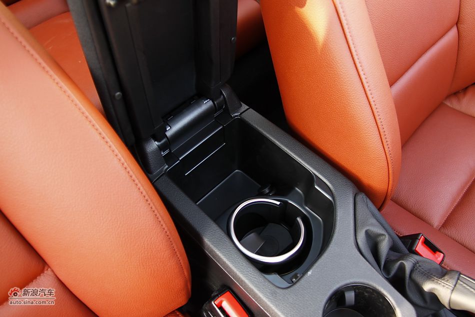 华晨宝马X1座椅空间