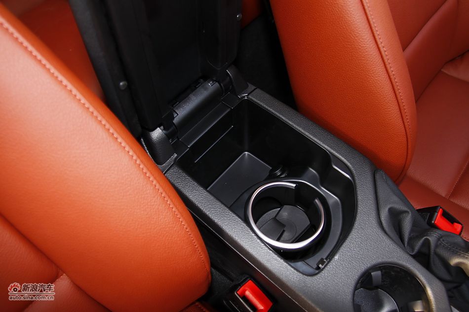华晨宝马X1座椅空间