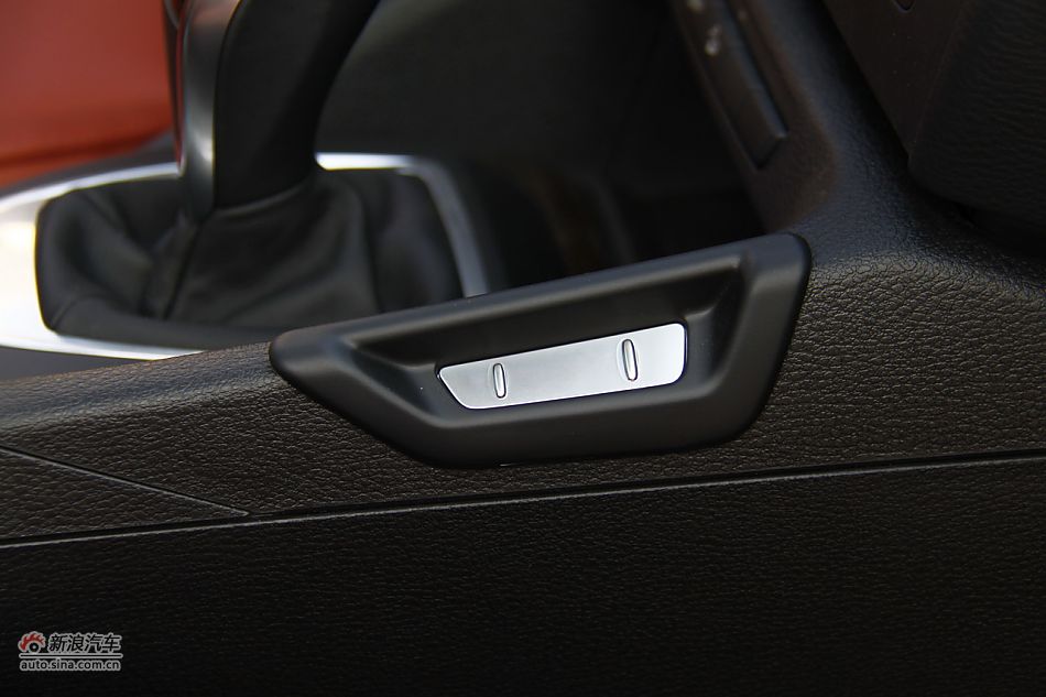 华晨宝马X1座椅空间