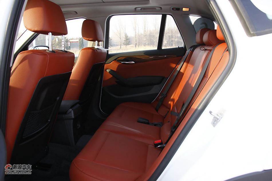 华晨宝马X1座椅空间