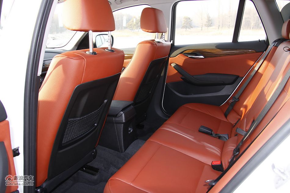华晨宝马X1座椅空间