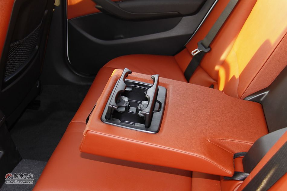 华晨宝马X1座椅空间