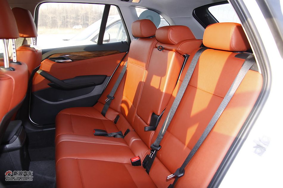 华晨宝马X1座椅空间