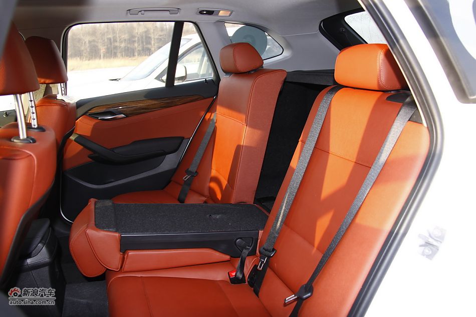 华晨宝马X1座椅空间